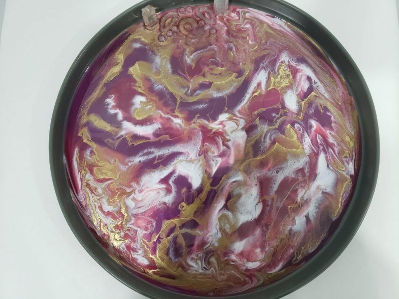 Beautiful Resin Tray Table - Image 4